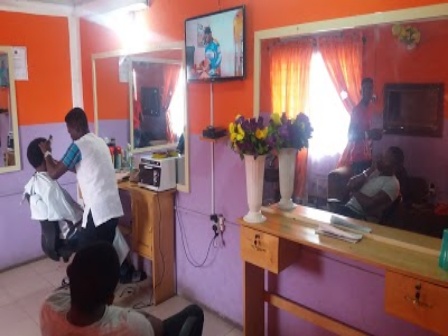 How much barbers make in Nigeria